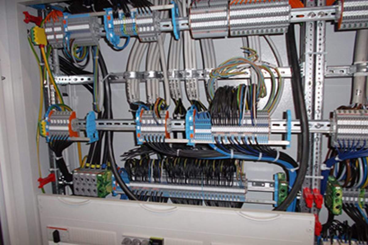 Hochspannungsanlagen und Kabeltrassen in Deutschland