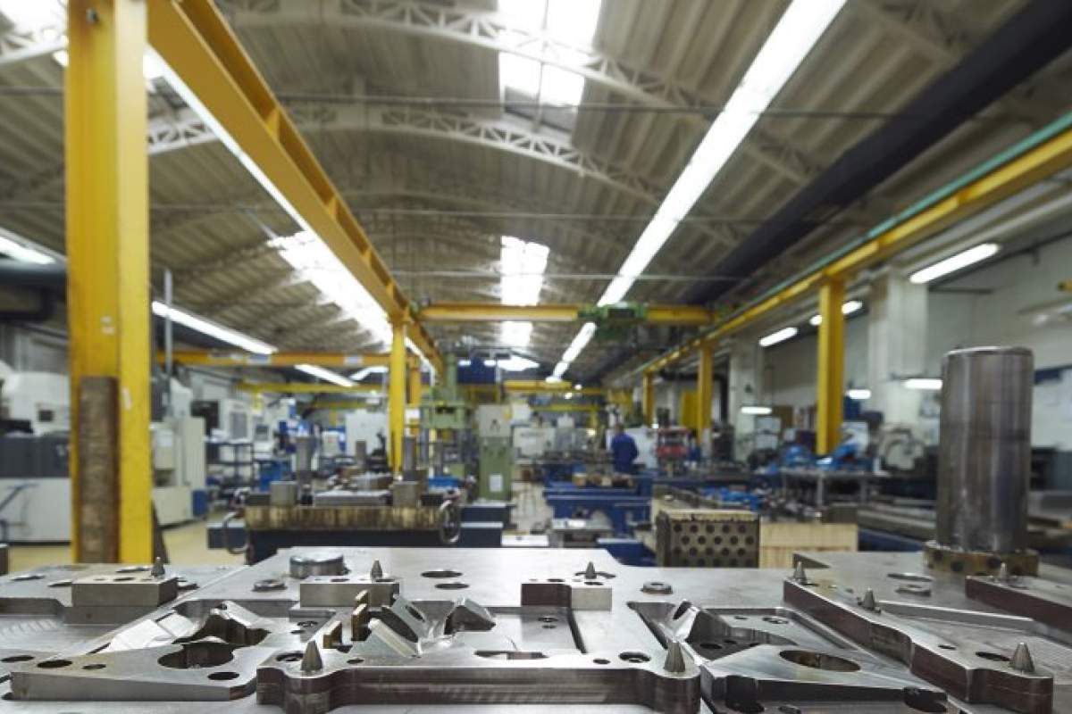 Progressives Werkzeug in der Automobilindustrie