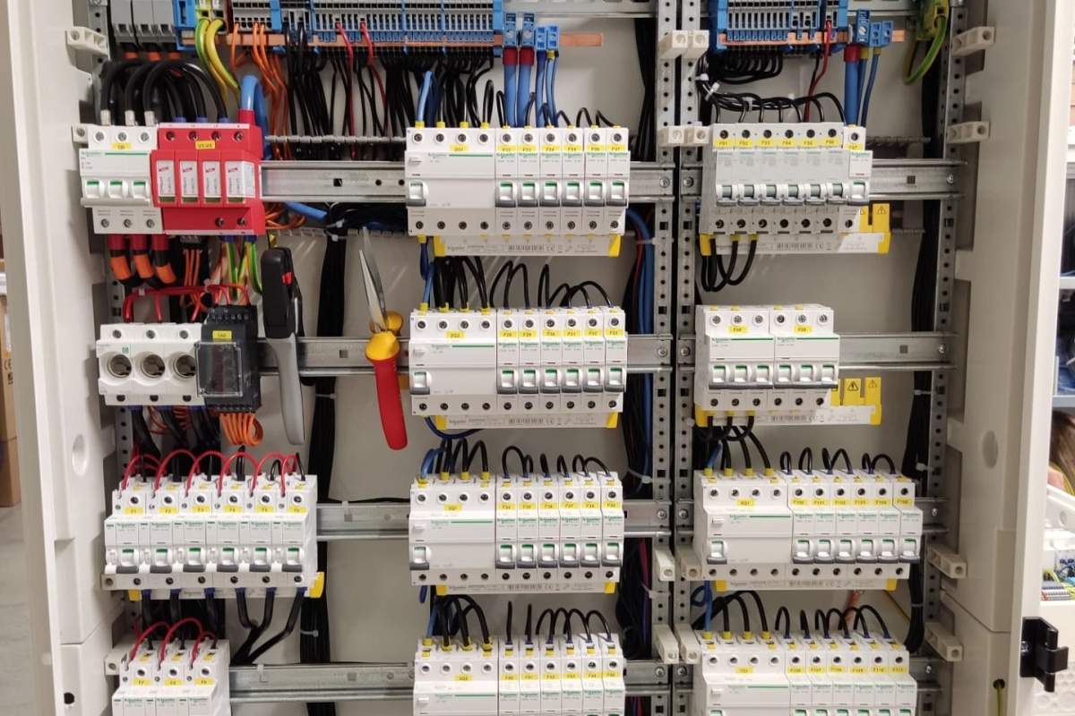 







ESSIMONT d.o.o. (GmbH)

