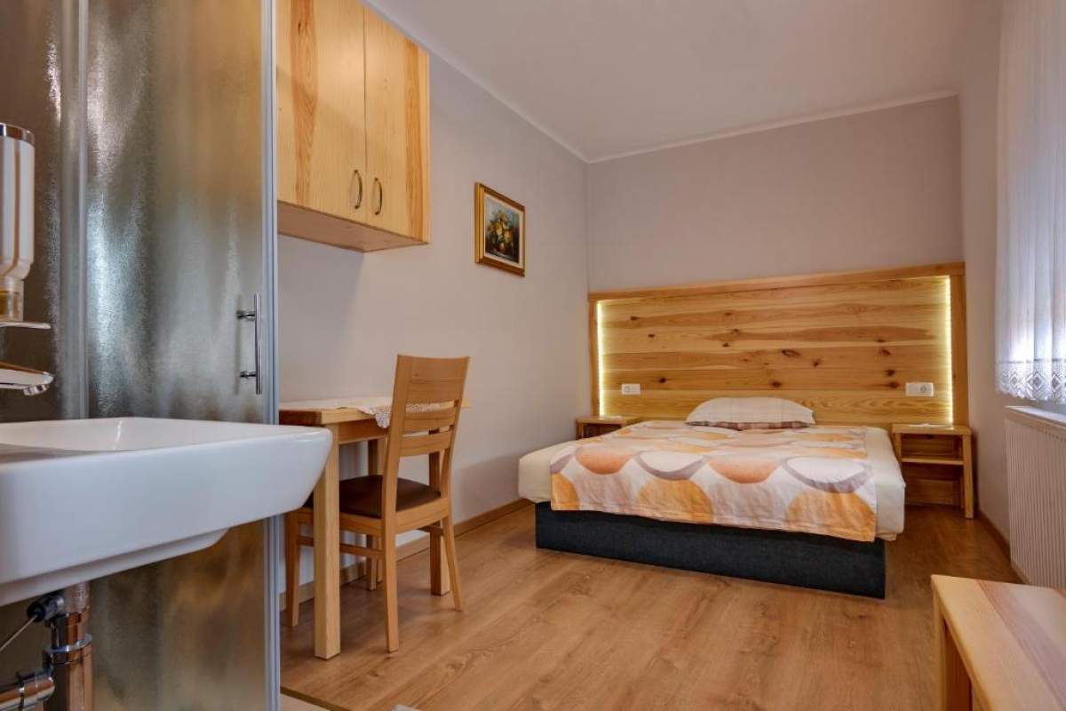 GOSTIŠČE PEVC & HOSTEL LJUBNO, PETER PUKART - PEVC S.P.