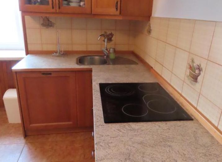 Slovenian Karst Apartment for 4 with WiFi & Parking