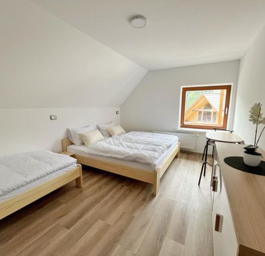 3-bed room in apartment