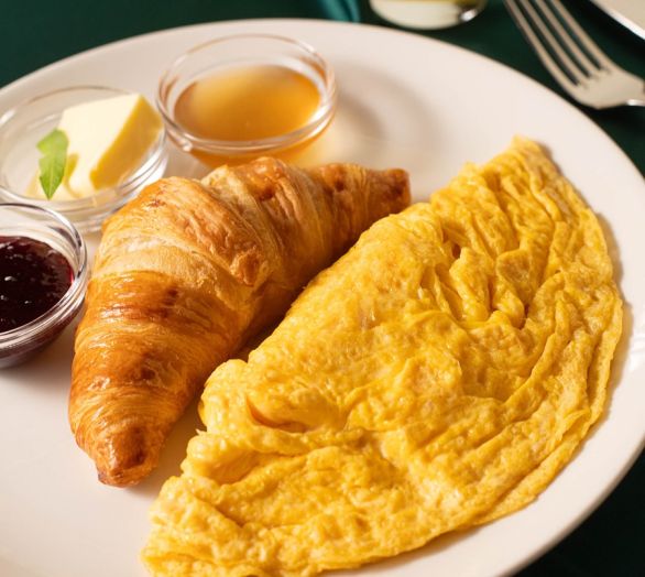 Breakfasts and a la carte menu