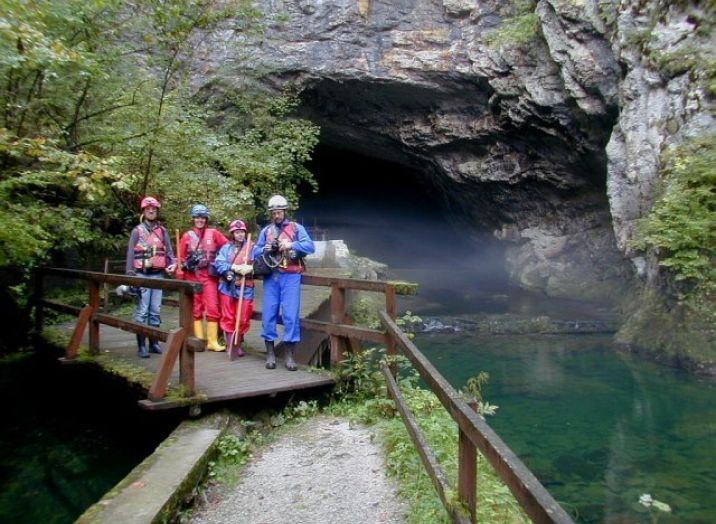 Besuch der Planina Höhle mit Ausrüstung
