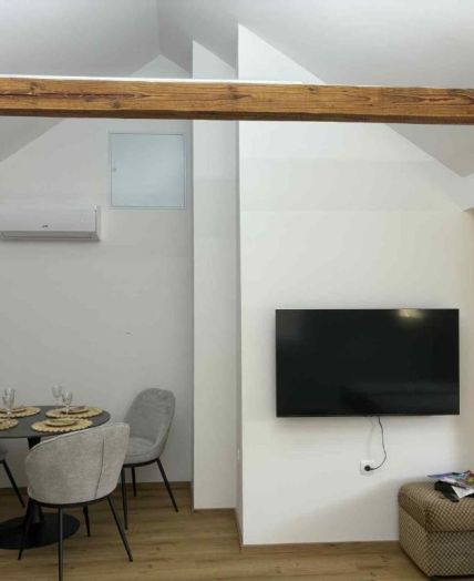 Rent an apartment with pool Zavrč