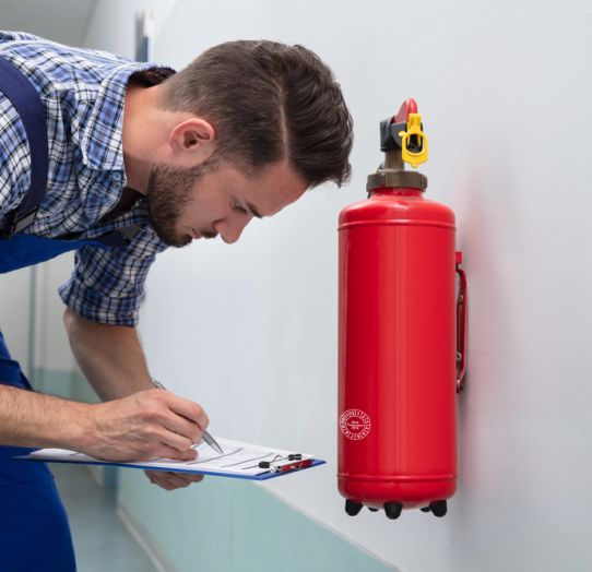 Brandschutzservice mit Wartung von Feuerlöschern und Hydranten