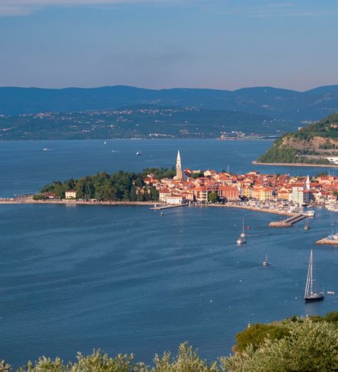 Book your stay in Isola