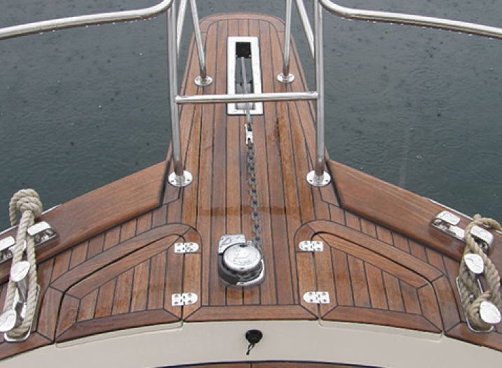 Installation of teak on boats Europe