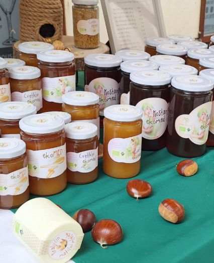 Nachhaltige Königinnenzucht für Imker Österreich, Deutschland mit hochwertigem Honig