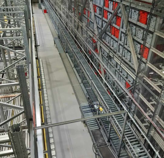 Wir benutzen die Montage von industrieller Ausrüstung und Robotik