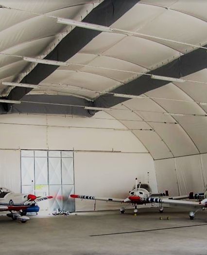 eine Zelthalle für Flugzeuge