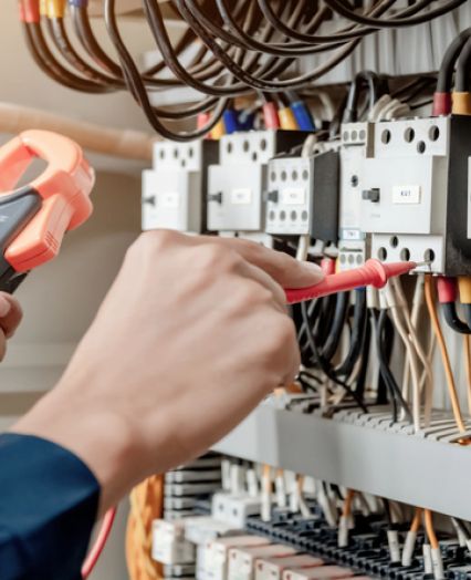 Demontage, Montage oder Wartung von mechanischen Systemen und Geräten