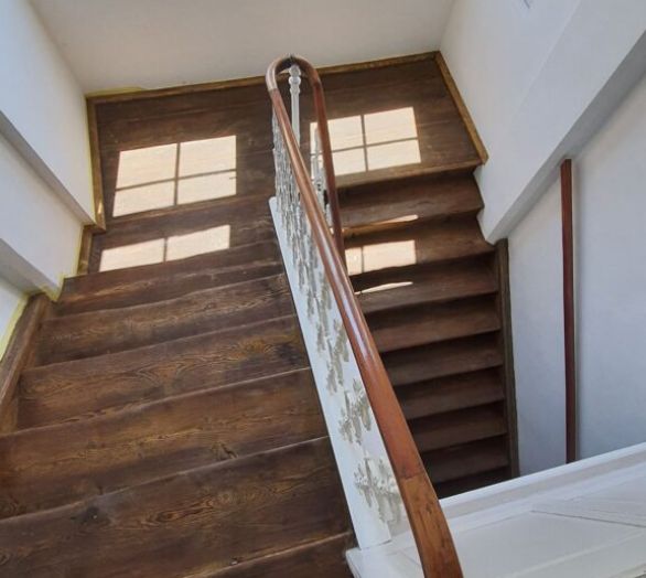 Fachgerechtes Restaurieren von Kirchenmöbeln und historischen Interieurs in Slowenien