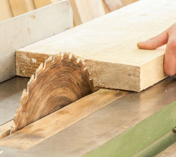 Sägen und Hobeln von Holz Österreich, Präzise Holzbearbeitung