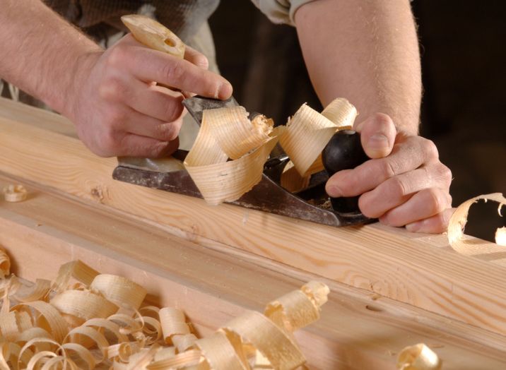 Professionelles Sägen und Hobeln von Holz Österreich