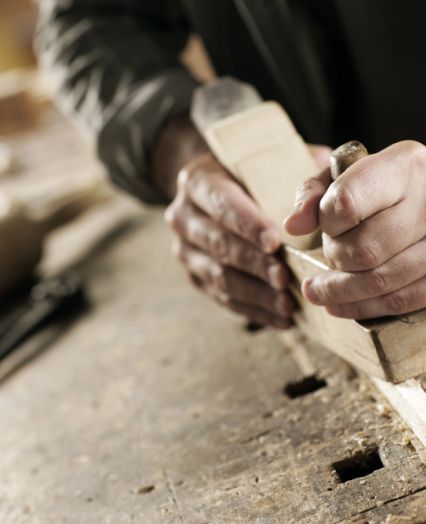 Sägen und Hobeln von Holz Österreich für Bau und Handwerk