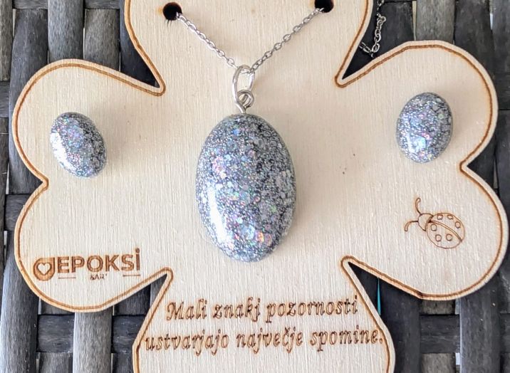 Jewelry (necklaces, bracelets, earrings, rings)
