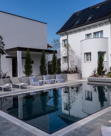 Moderne Apartments und historische Eleganz, Unterkunft mit Pool