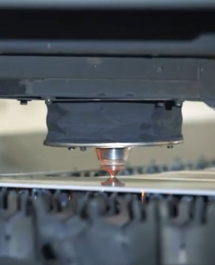Blechschneiden von dünnen und dicken Materialien