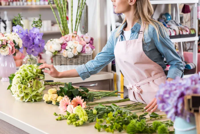 Wie pflegt man einen Blumenstrauß, damit er möglichst lange hält?
