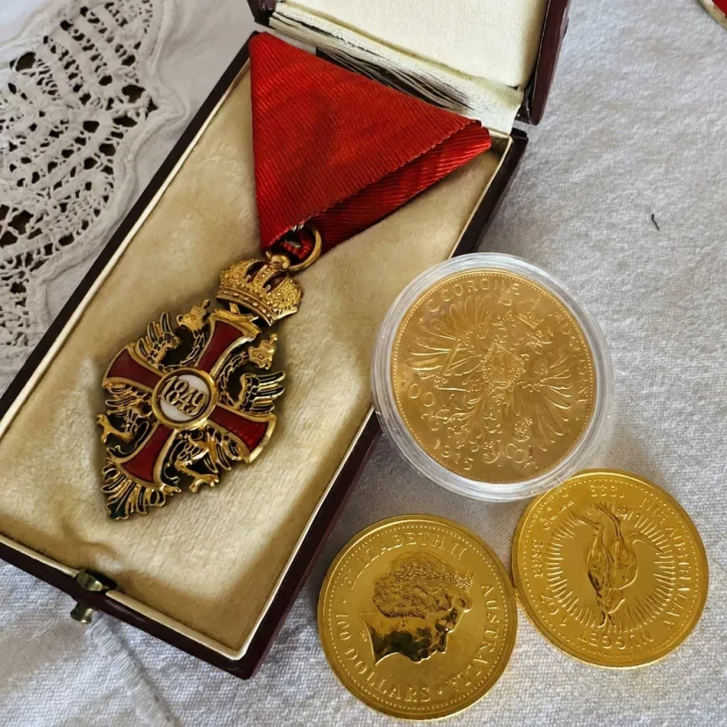 Selling an individual historical item or a complete collection