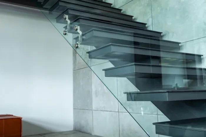 Glas schafft Eleganz und Offenheit im Innenraum
