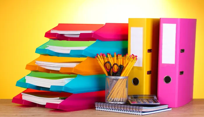 Büroausstattung und Büromaterial