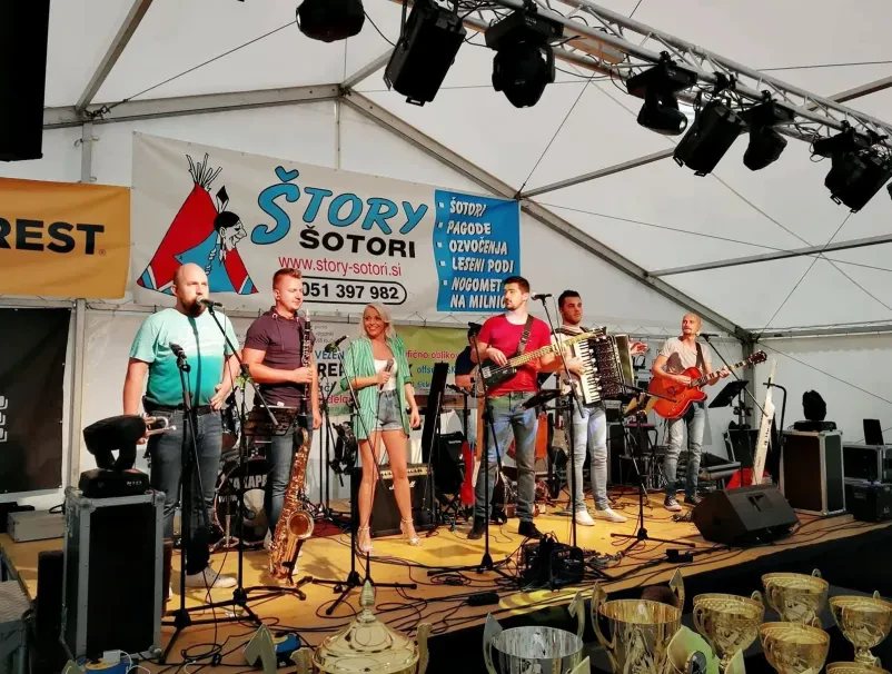 Die Band ZakaPaNe und professionelle Veranstaltungstechnik aus einer Hand