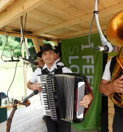 Fahr mit einem Floß