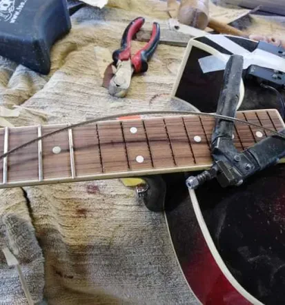Gitarrenbauer