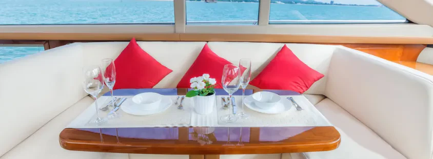 Restoration of interior equipment for boats - Navis Touch up
