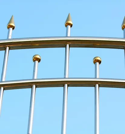 Metallzäune, Überdachung