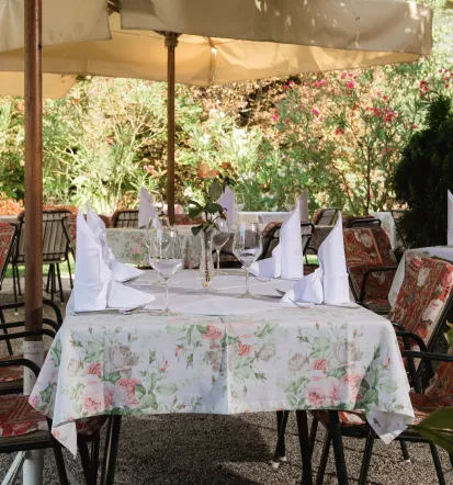 Good lunches, à la carte dishes