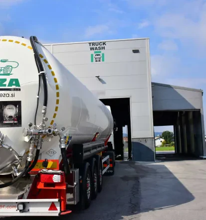 Truck and bus wash Slovenia 1